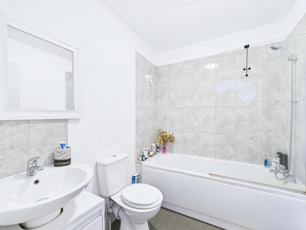 CAM01909G0-PR0331-STILL004