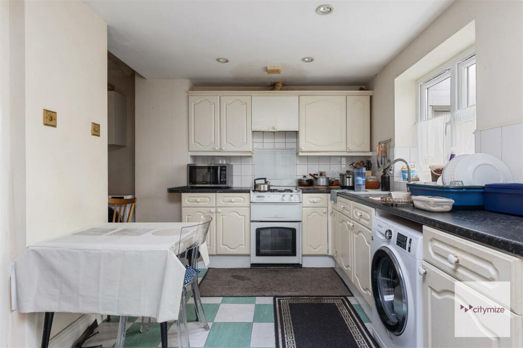 L-Shaped Kitchen/Diner