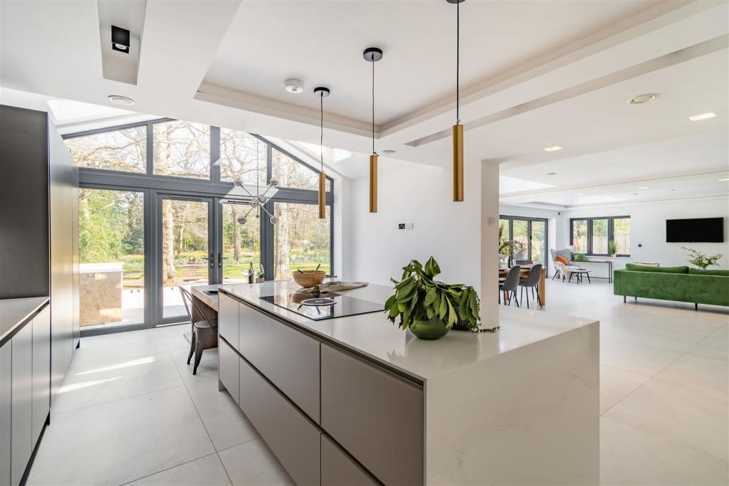 8496053-interior32.jpg
