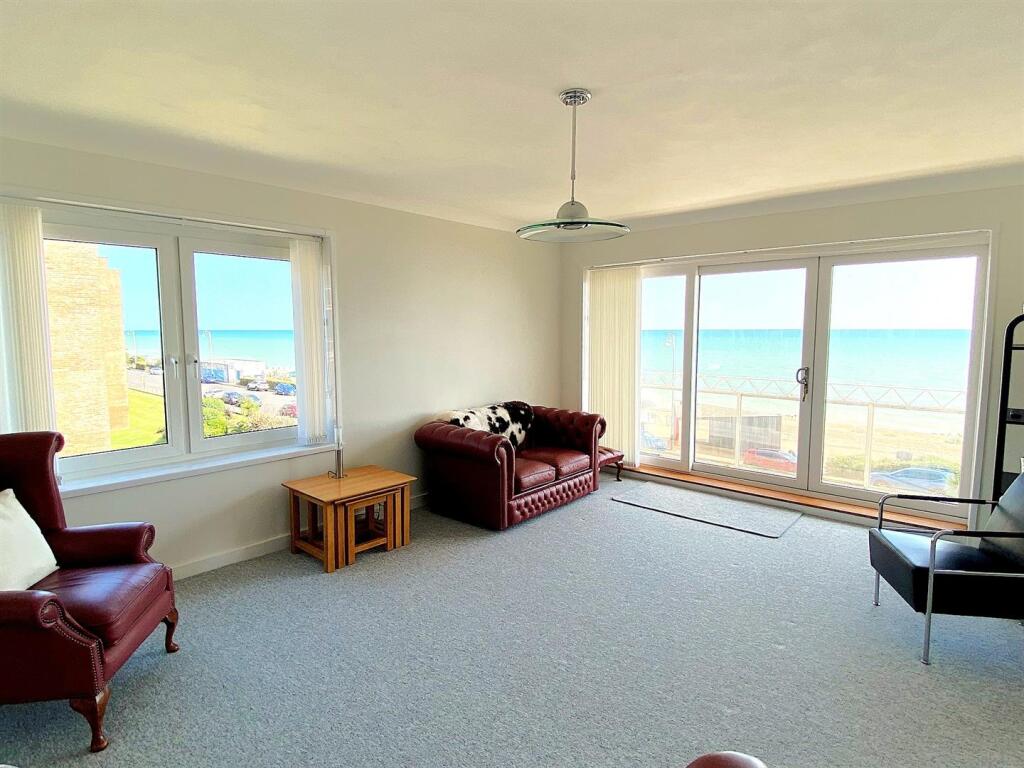 19 Grenada - Lounge2.jpg