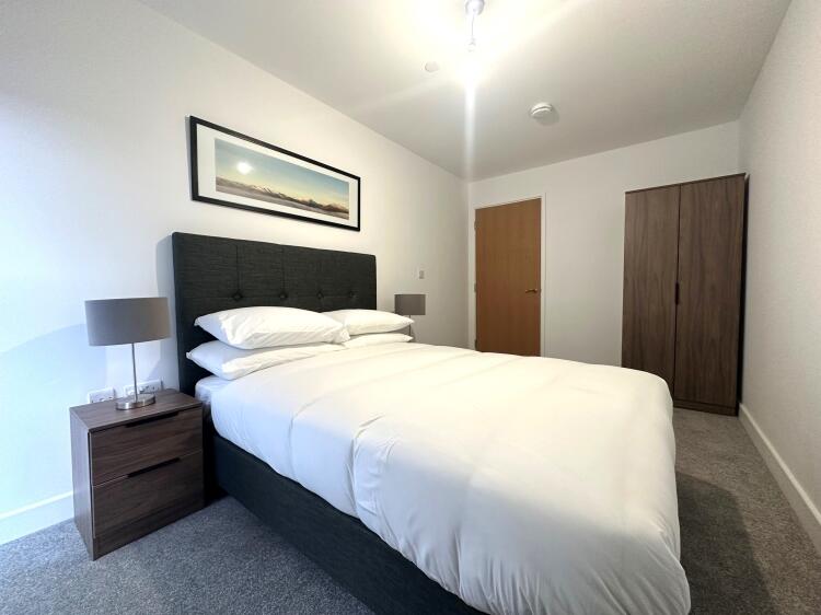 Bedroom 2 (Wardrobe)