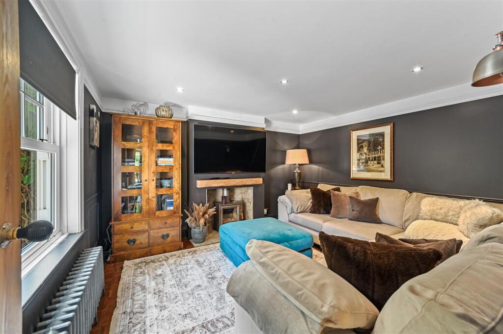 SITTING ROOM