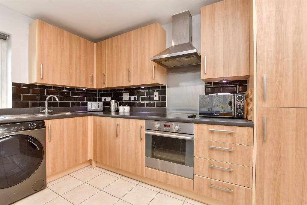 Lounge/Kitchen