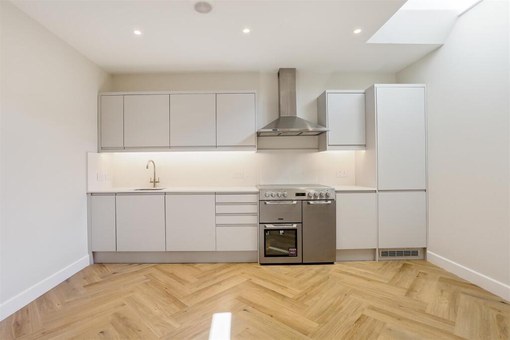 1469541018 - Campbell House, High Steet, KT1720.jp