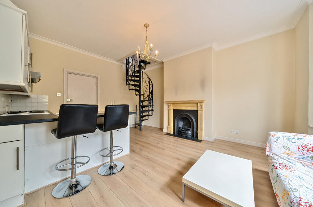 1298062-9-682f13b...