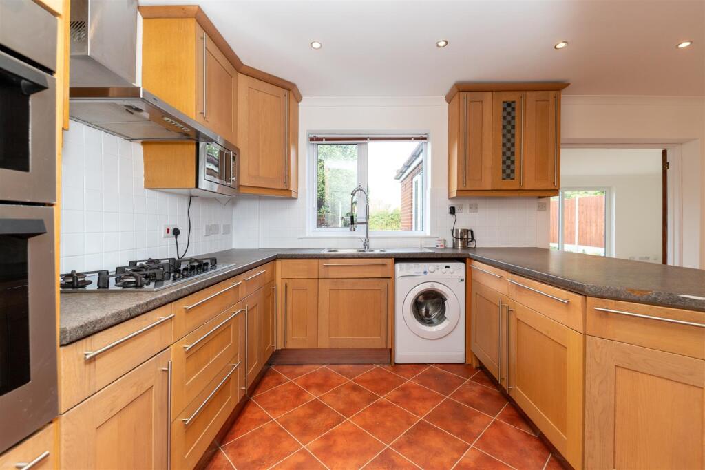 92 Howard Drive (12 of 18).jpg