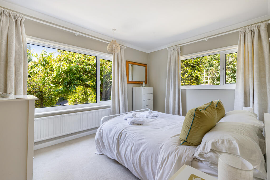 A16 - 1 Well Hill Close, Malborough, Walkers Rest 