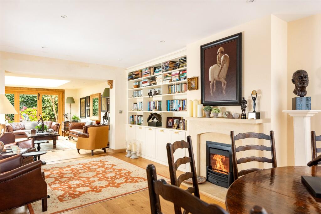 Sitting/Dining Room