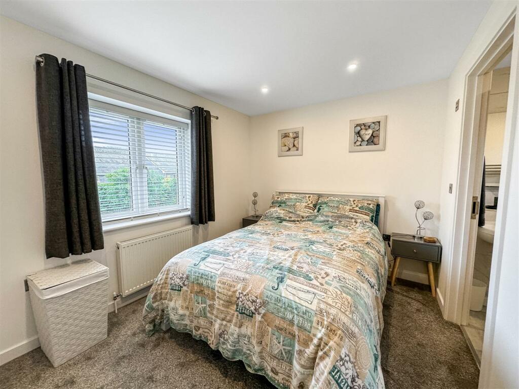 bed 1.jpg