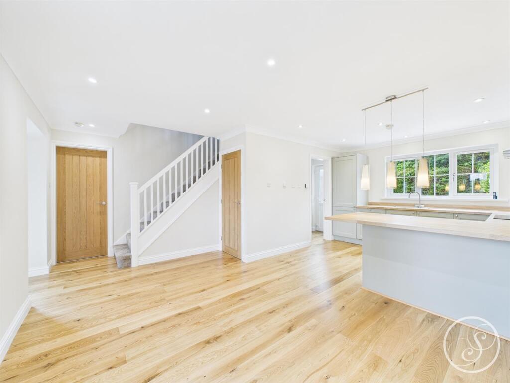 KITCHEN/DINER/FAMILY ROOM