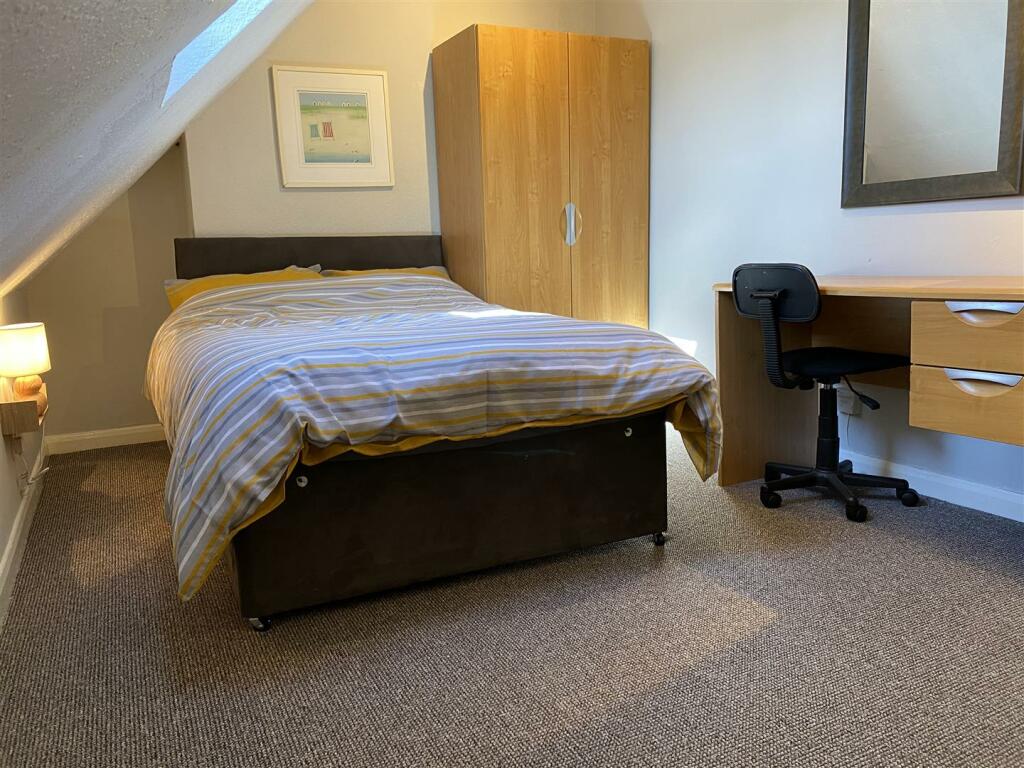 Room attic rear.JPG