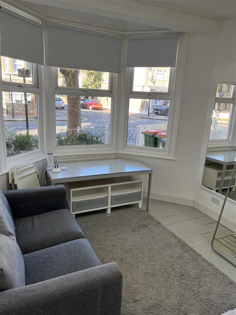 Central Park Road E6