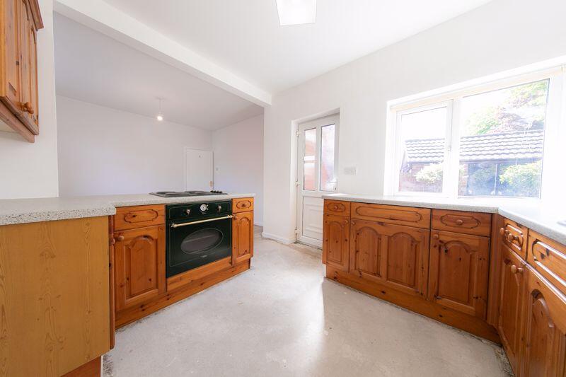 Kitchen &amp; dining room