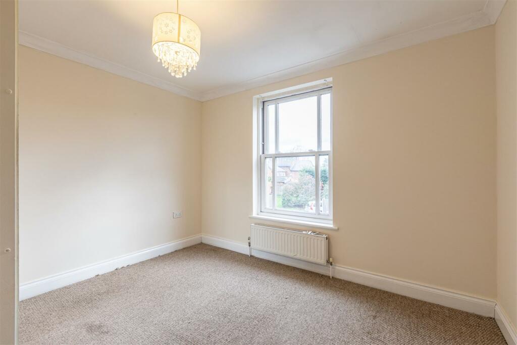 2a Burleigh Road, Addlestone, KT151pl - 16.jpg