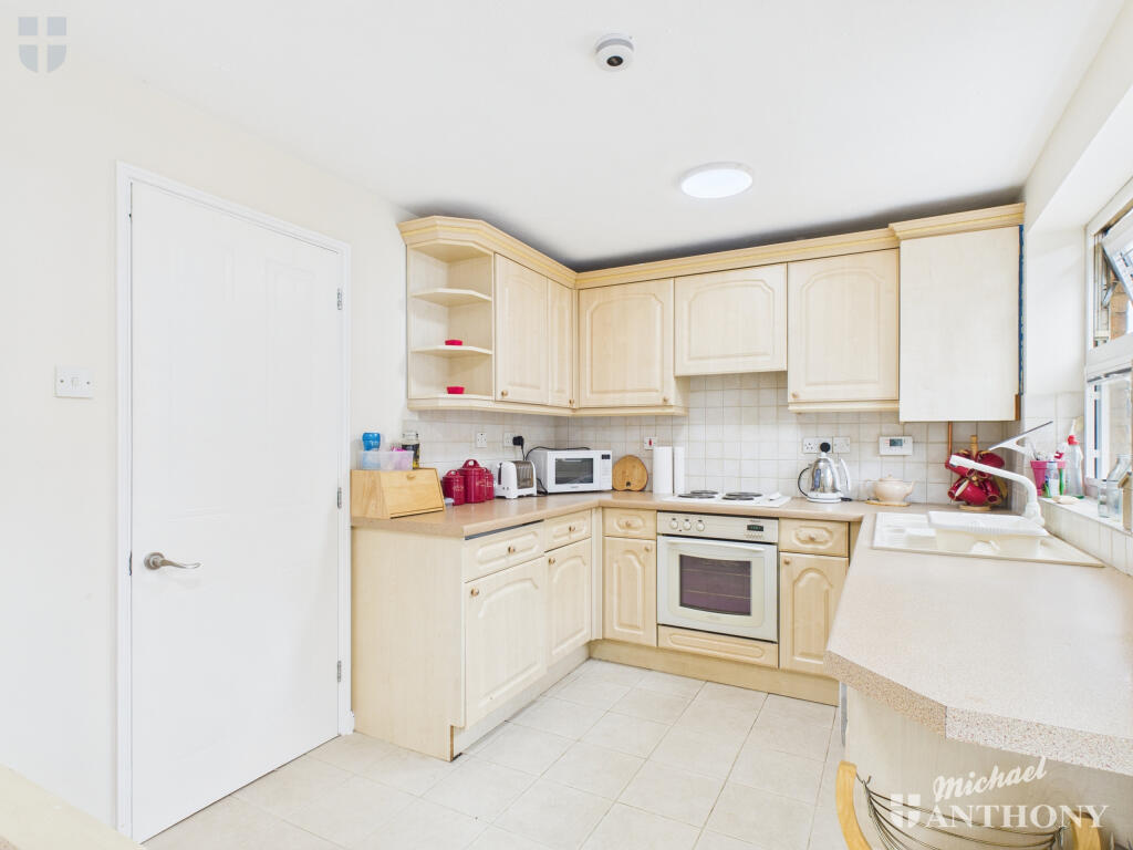 CAM03218G0-PR0755-STILL006