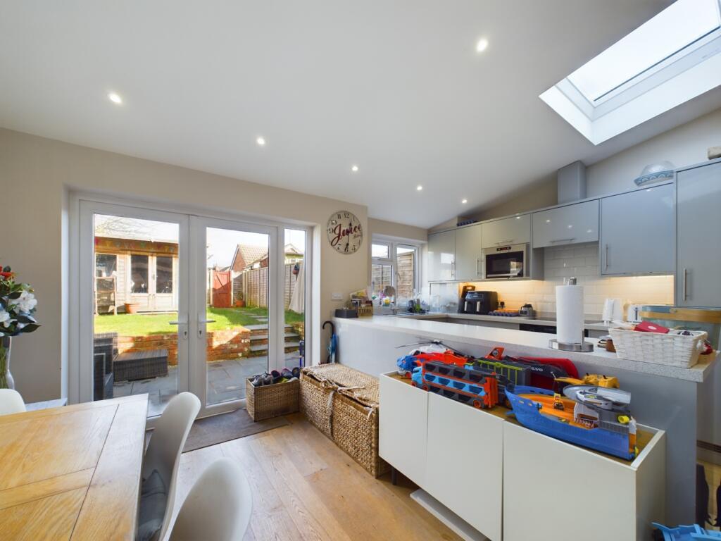 CAM01740G0-PR0343-STILL009