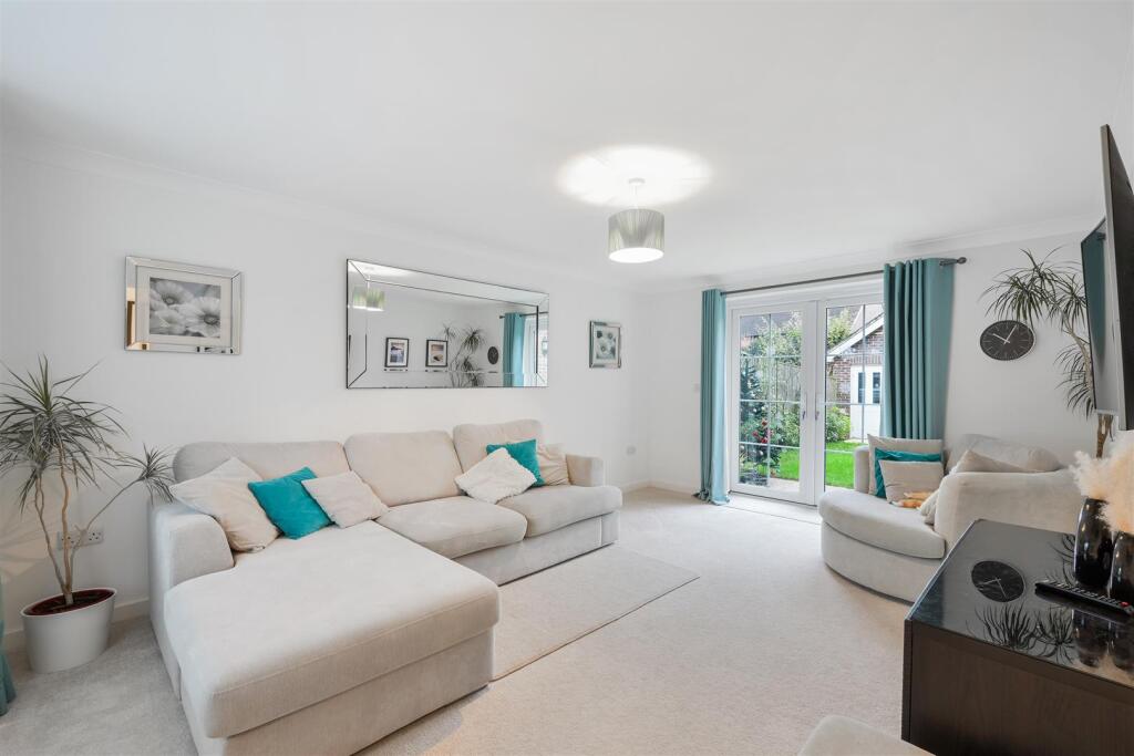 WOODLANDS CLOSE (12).jpg