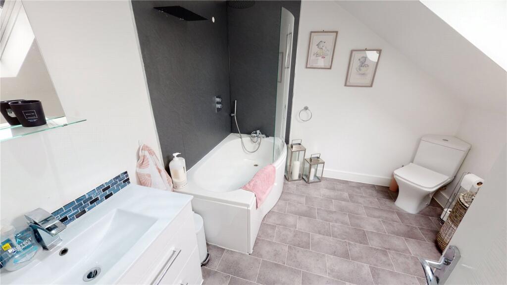 En-Suite Bathroom