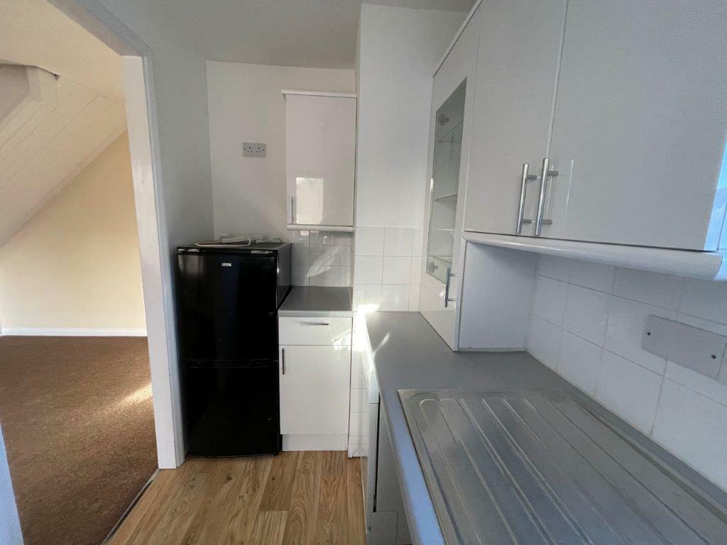 FITTED KITCHEN