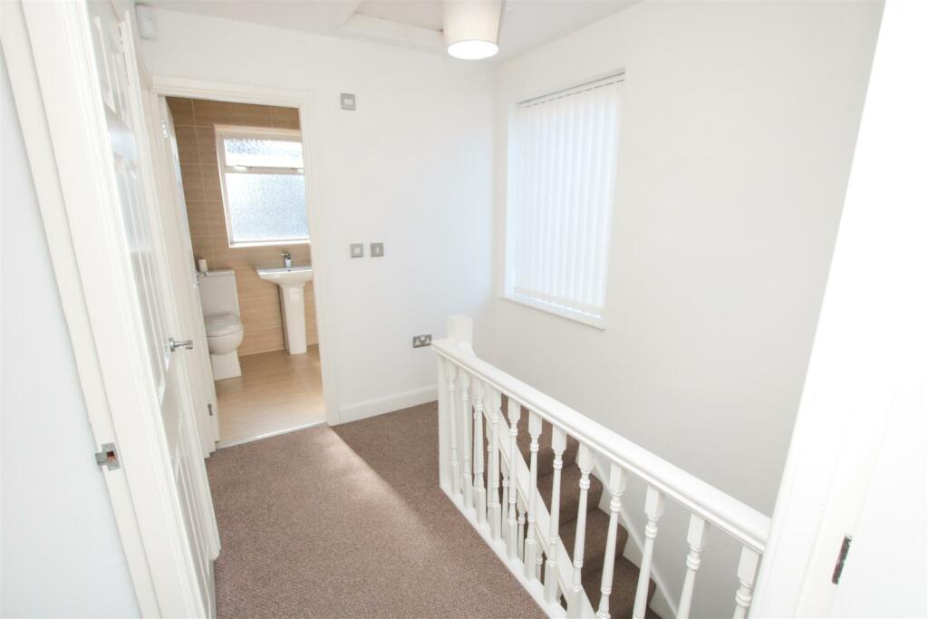 FIRST FLOOR LANDING