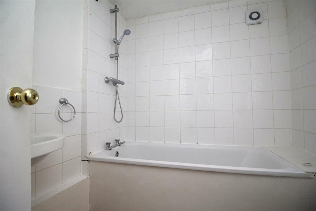 bathroom .JPG