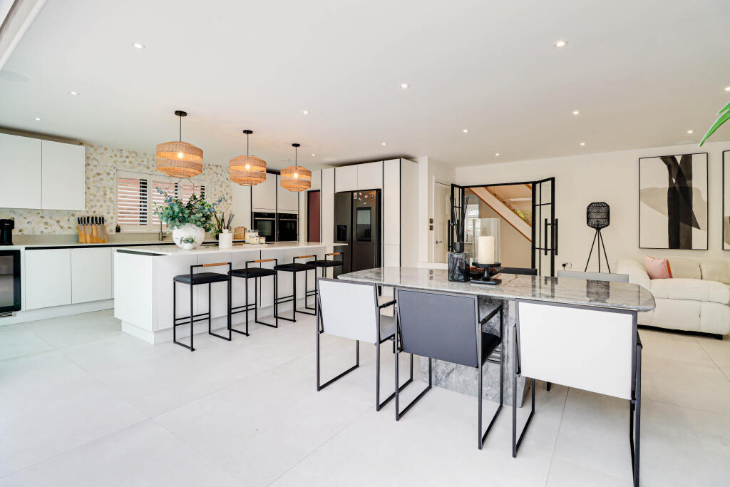 Kitchen/Family/Diner