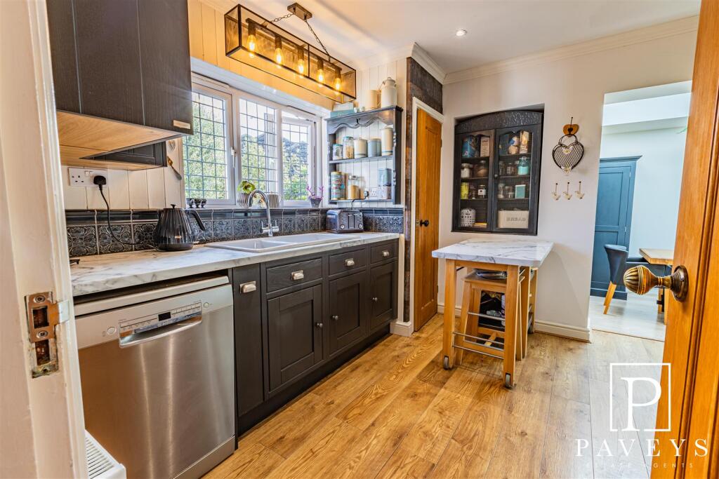 KITCHEN/BREAKFAST ROOM