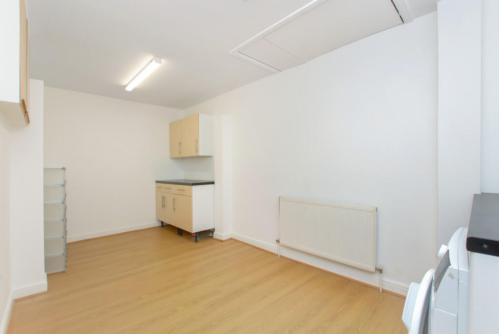 185 ROCHFORD GARD...