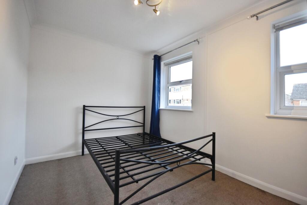 pbox-bedroom-345644.JPG