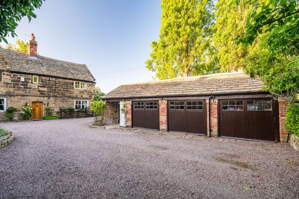 Triple garage 