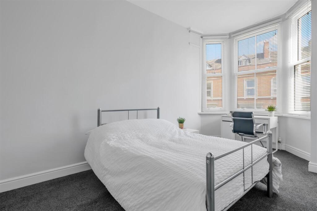 37 Burns St-Hi-12.jpg