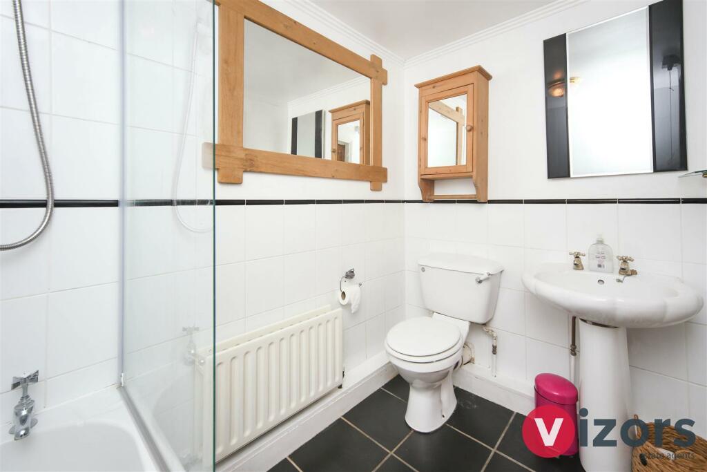 En-Suite Bathroom