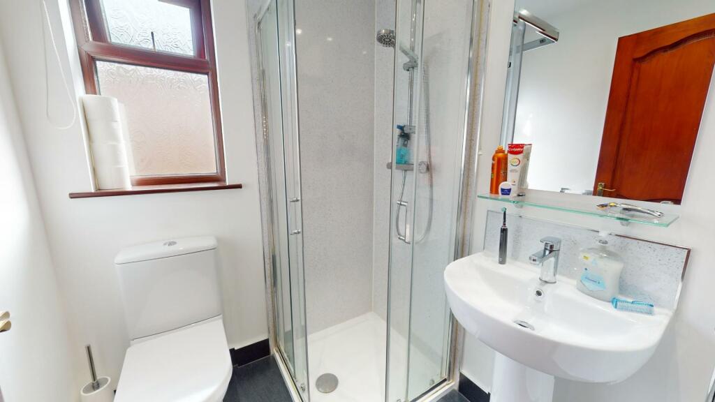 EN SUITE