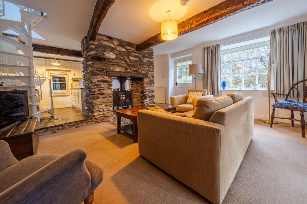 OPEN PLAN DINING/KITCHEN AREA