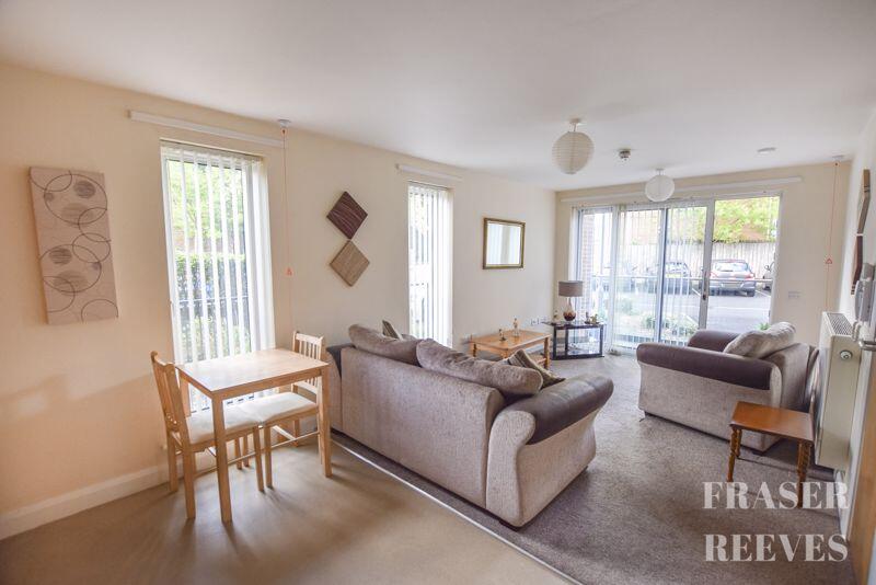 OPEN PLAN LIVING AREA