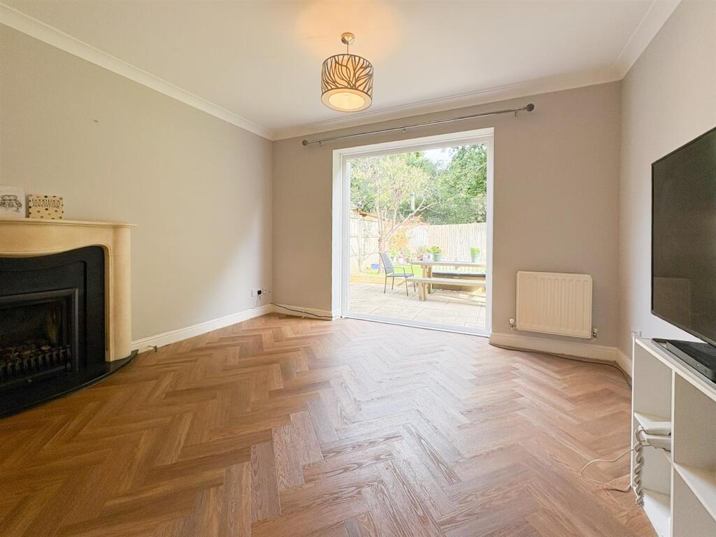 LIVINGROOM-1.jpg