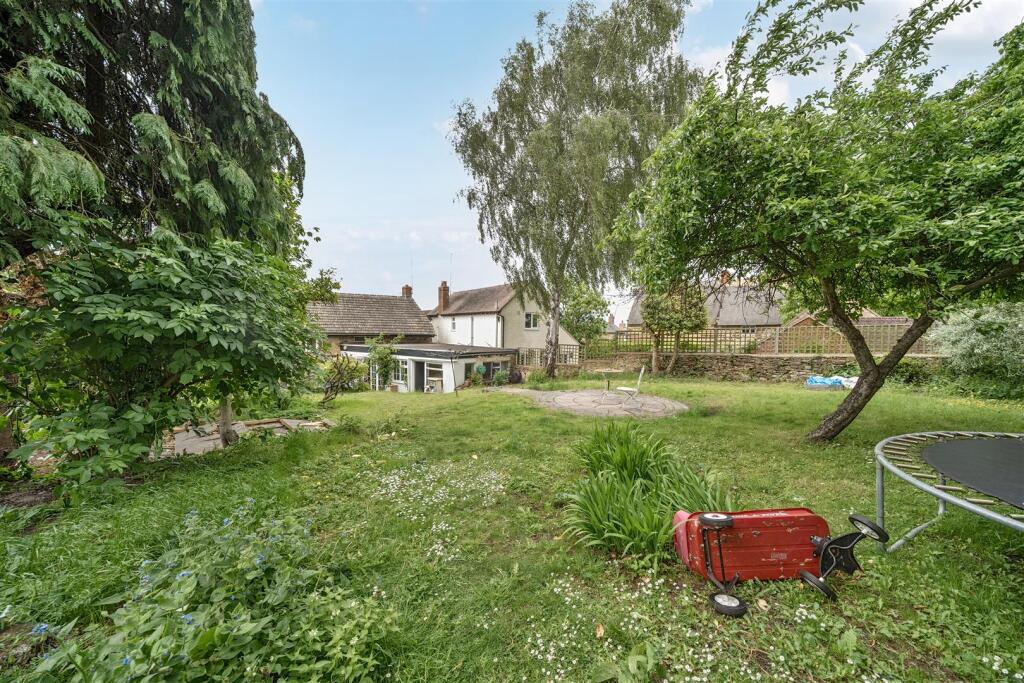 9 High Street, Blisworth (7).jpg