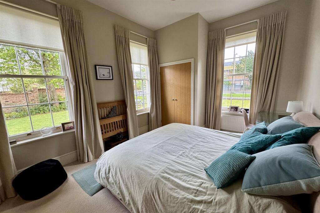 Tivoli Mansions, The Park - Bedroom