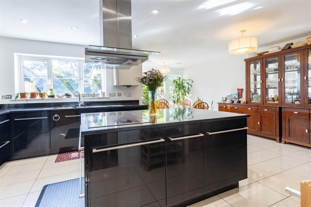 1 Kings wood  (15).jpg