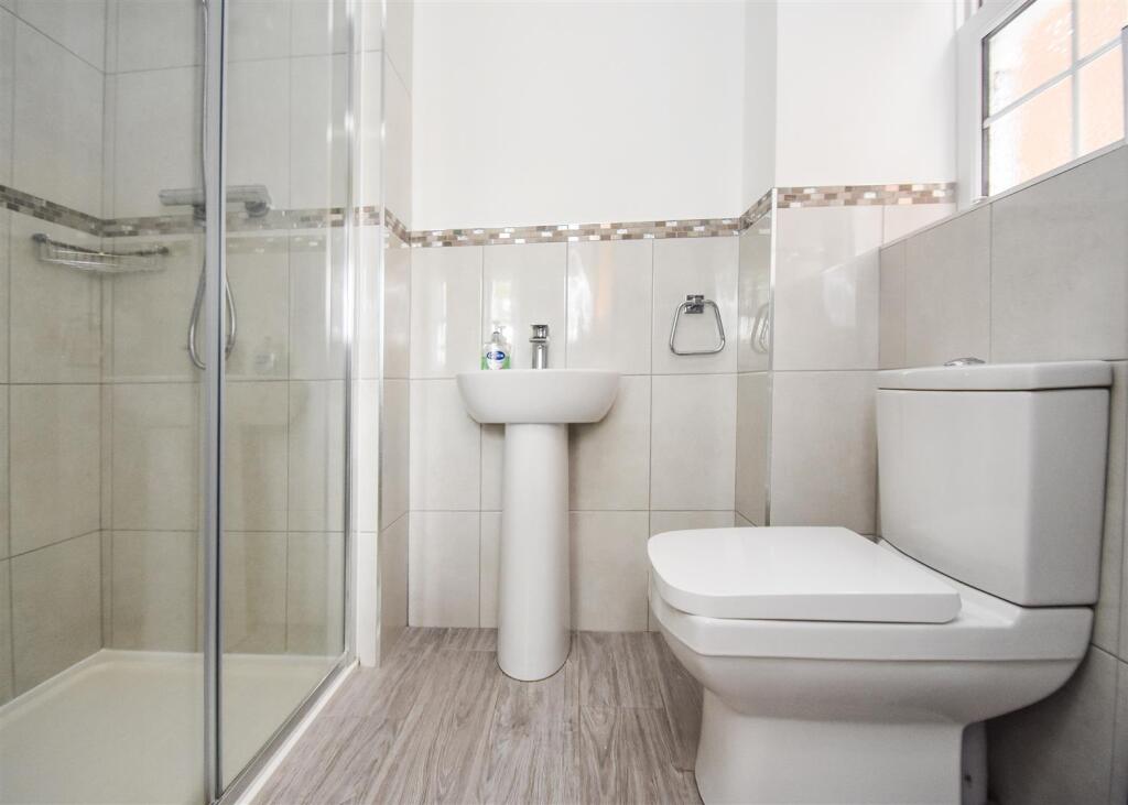 Eden House - En-Suite.jpg