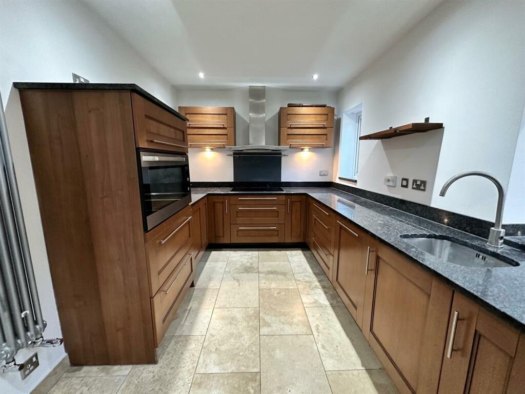 kitchen 2.jpg