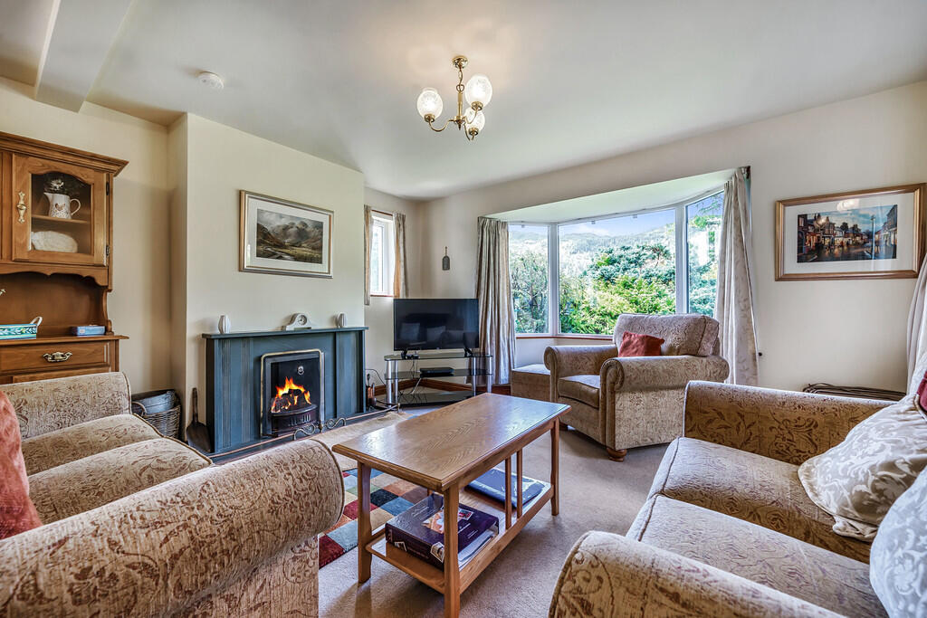 Bay Fronted Dinin...