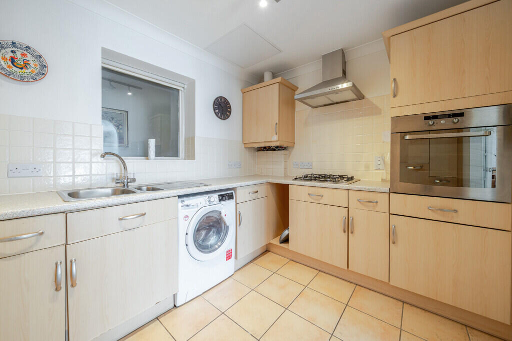 1290767-9-682c72d...