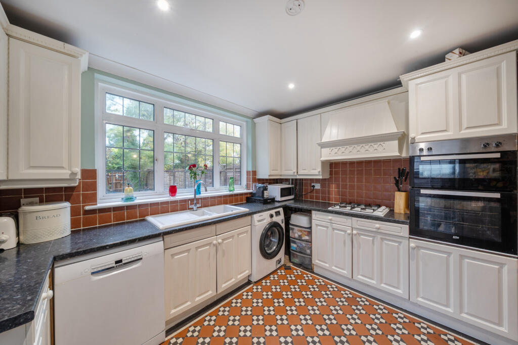 1372487-7-68fa042...