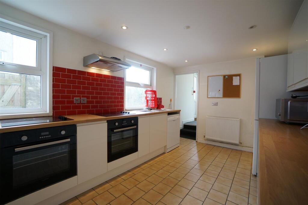 Kitchen.JPG
