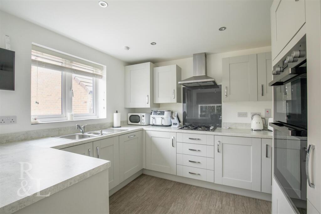 1, Hawksbeard Close  (8).jpg