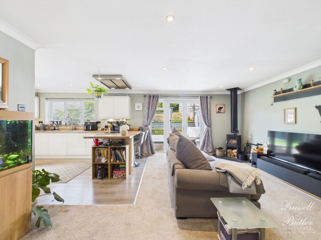 CAM01995G0-PR0325-STILL007