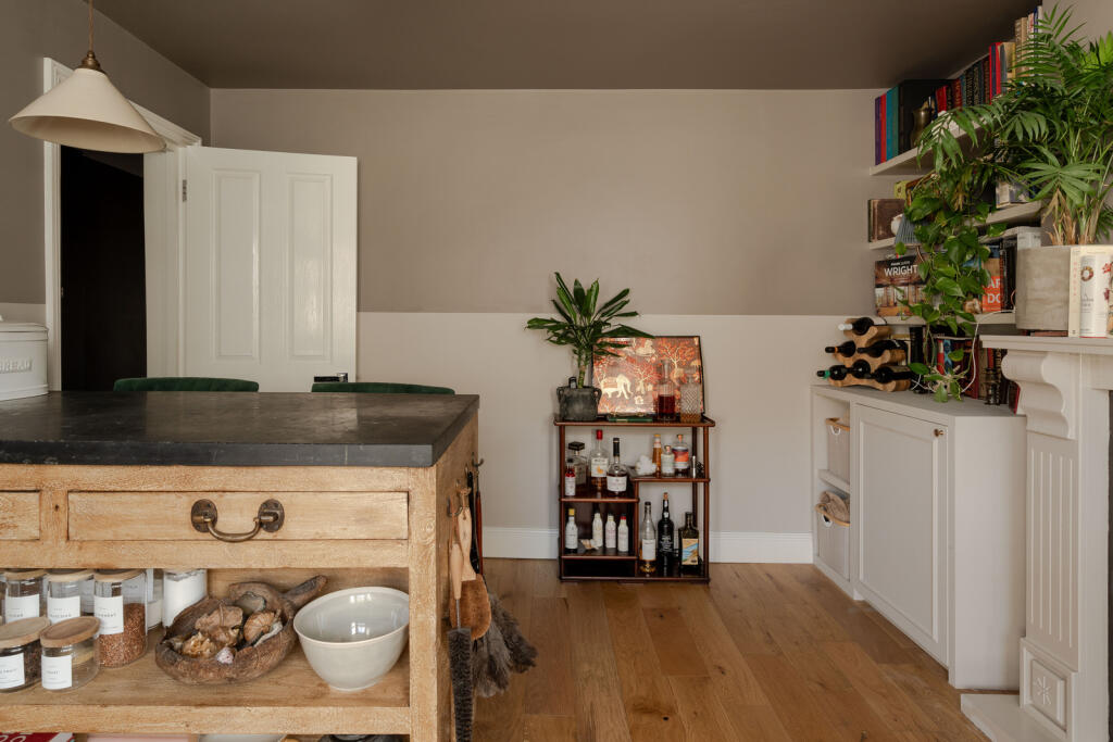 258427 - Lordship Lane, London SE22 - high res ...