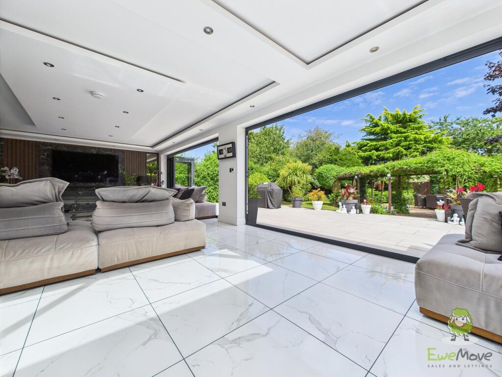 CAM01543G0-PR0141-STILL073