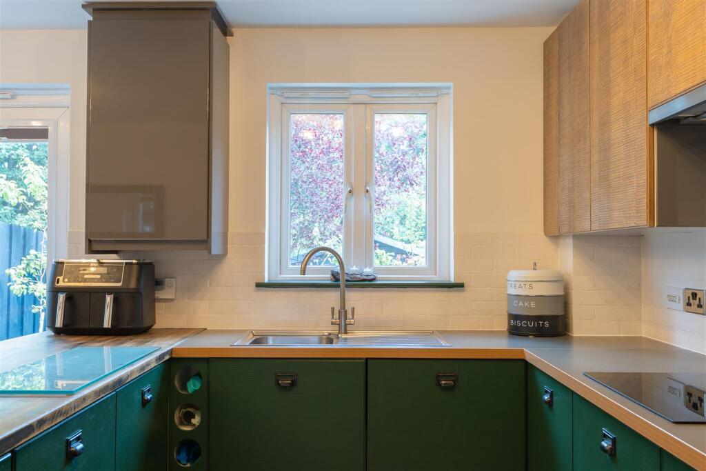 36 Regency Walk-5.jpg